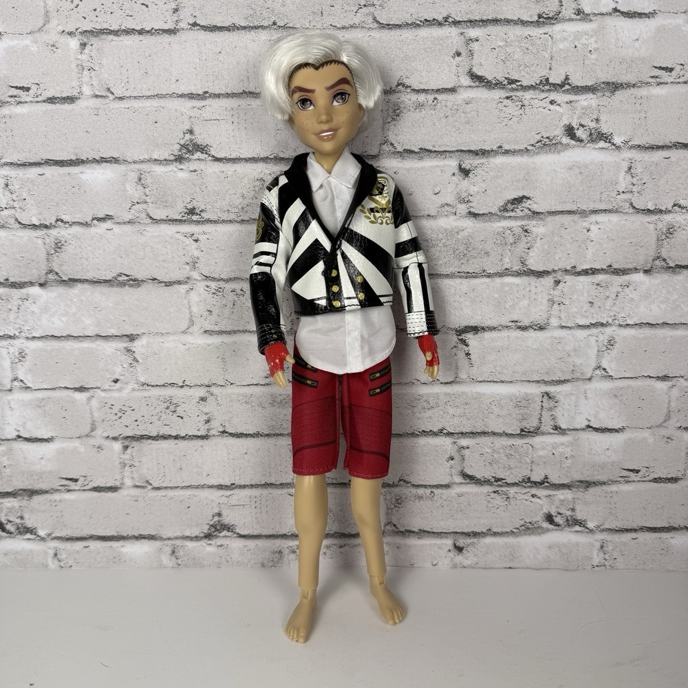 Disney Descendants 2 Carlos Isle of the Lost Royal Yacht 11" Doll